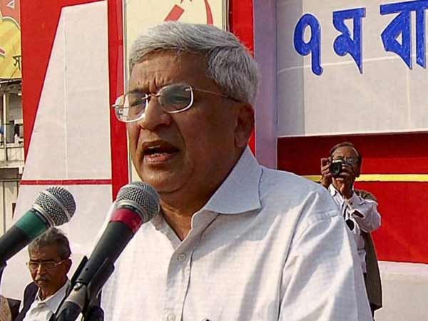 Third front will form next government, says Prakash Karat Third front will form next government, says Prakash Karat