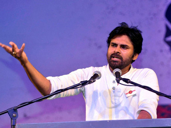 Pawan Kalyan, Chandrababu Naidu share cold vibes on stage Pawan Kalyan, Chandrababu Naidu share cold vibes on stage