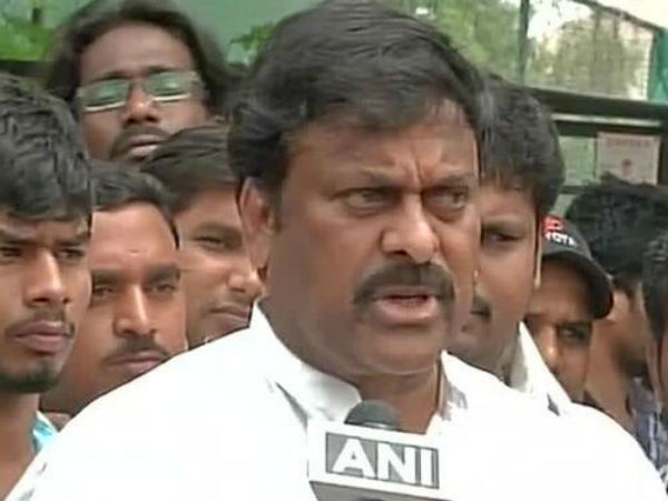 Chiranjeevi tried to jump queue, Voters opposes Chiranjeevi tried to jump queue, Voters opposes