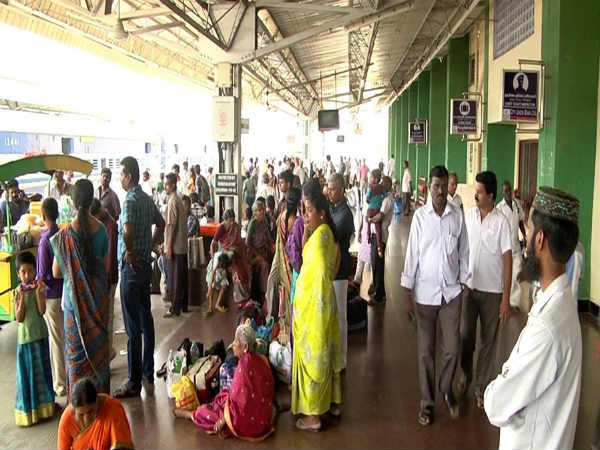 Police inspects CCTV footages in Bangalore Railway station Police inspects CCTV footages in Bangalore Railway station