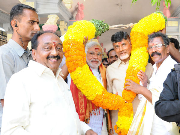 மோடி, சந்திரபாபு நாயுடு, பவன்
