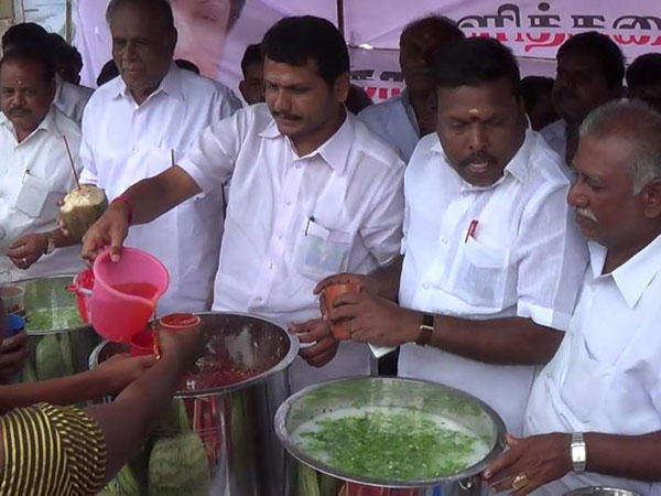 EC ban for Political symbols posters in Thaneer Pandal EC ban for Political symbols posters in Thaneer Pandal