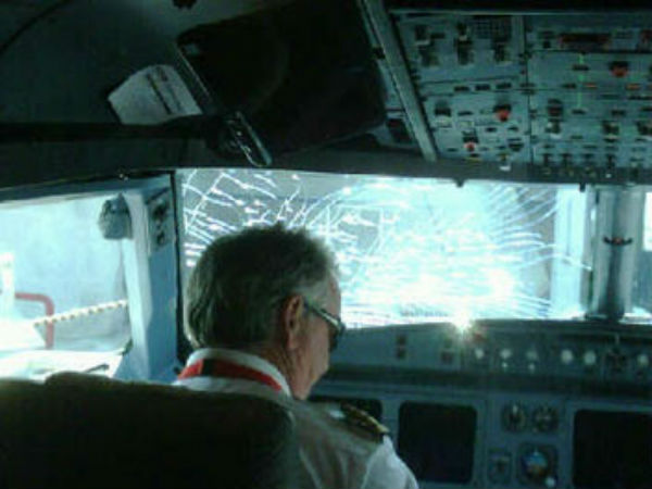 Air India Dreamliner windshield cracks midair Air India Dreamliner windshield cracks midair