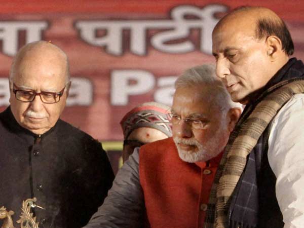 Rajnath Singh greets Modi Rajnath Singh greets Modi