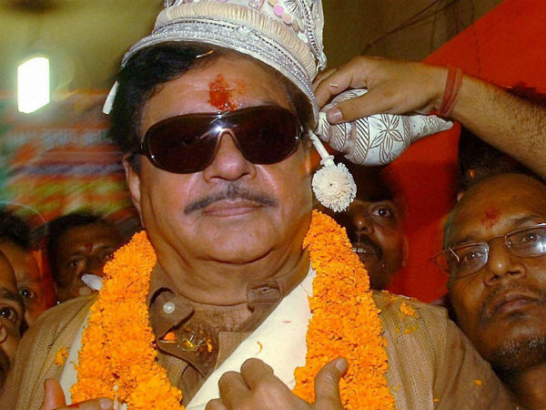 சத்ருகன்சின்கா, வினோத்கன்னா