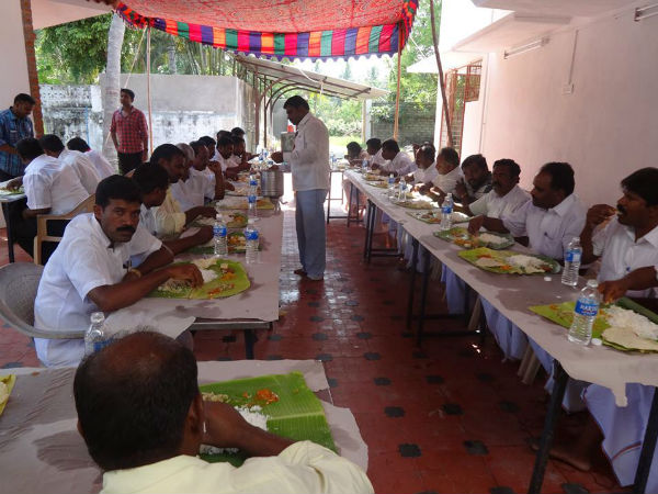 கறிச்சோறு போட்டு விருந்து