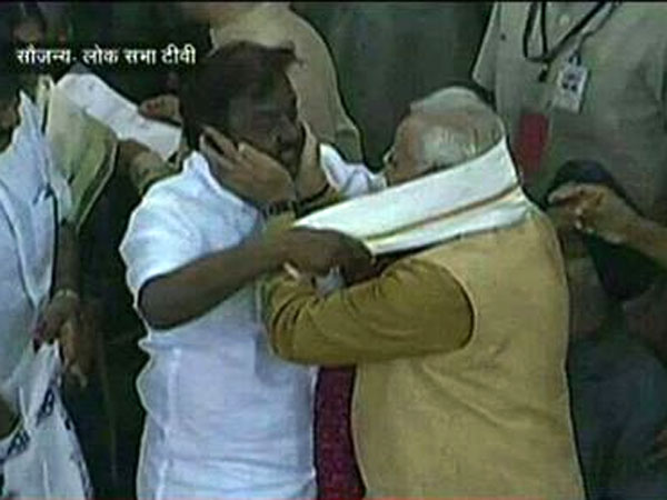 கியா காம் கியா..இஸ்னே...