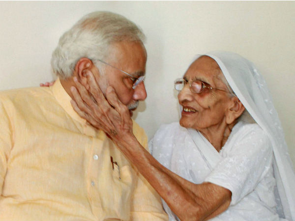 தாயிடம் ஆசி