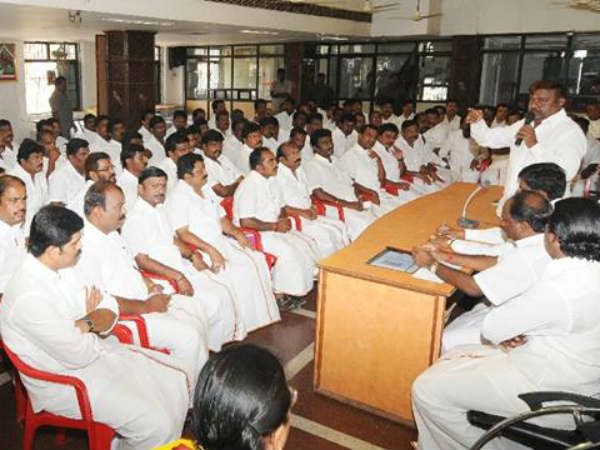 DMDK accuses AIADMK, Election Commission of poll malpractices DMDK accuses AIADMK, Election Commission of poll malpractices