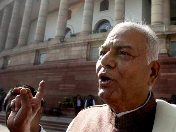 Senior BJP leader Yashwant Sinha suffers head injury Senior BJP leader Yashwant Sinha suffers head injury