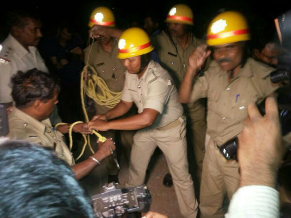 Efforts on to rescue girl from borewell in Karnataka Efforts on to rescue girl from borewell in Karnataka