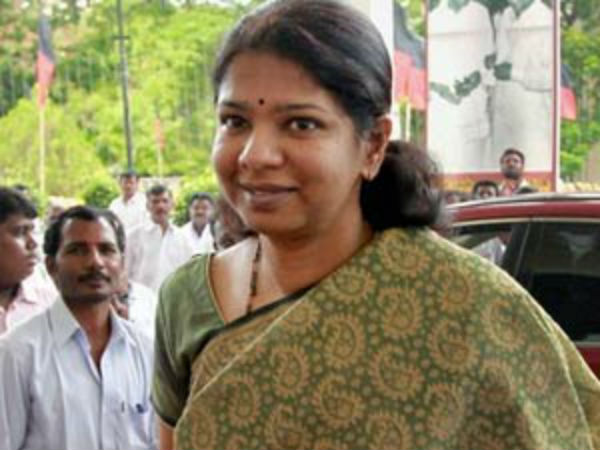 Kanimozhi M.P meets Railway minister Sadananda Gowda Kanimozhi M.P meets Railway minister Sadananda Gowda