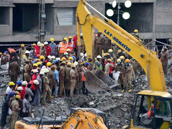 கொத்துக் கொத்தாக விழுந்த சிமெண்ட் துகள்கள்
