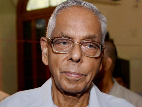 West Bengal Governor M K Narayanan demits office, leaves for Chennai West Bengal Governor M K Narayanan demits office, leaves for Chennai