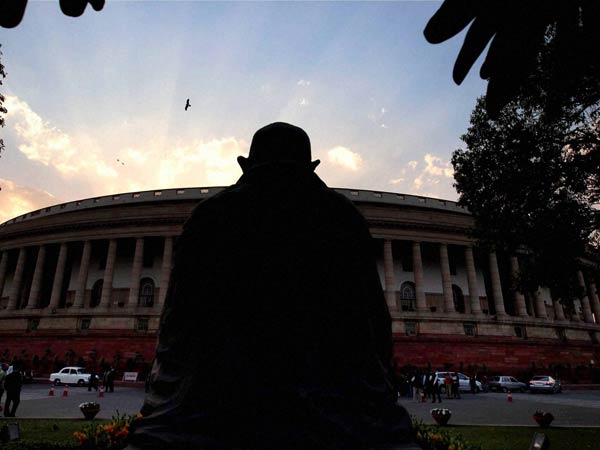 Supreme Court refers to Constitution bench issue of Delhi Assembly Supreme Court refers to Constitution bench issue of Delhi Assembly