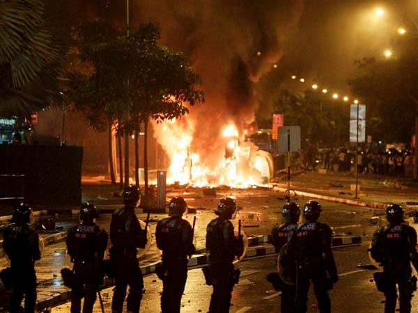 Indian gets 30 months in jail for Little India riot Indian gets 30 months in jail for Little India riot