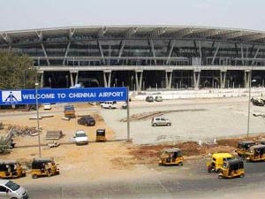 Man fell down from airport stairs… Man fell down from airport stairs…