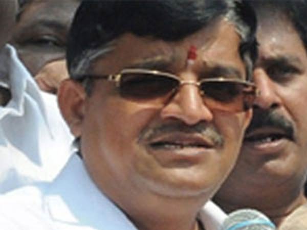 பிடிவாதம் பிடித்த மைத்ரேயன்