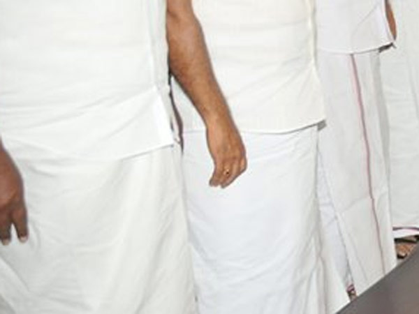 வேட்டி கட்டி வந்தால் தப்புதான்
