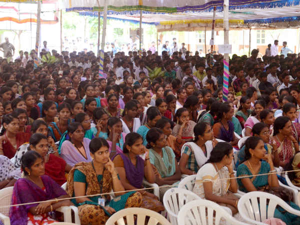 800 மாணவிகள்
