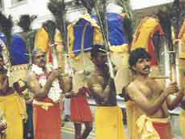 காவடி சுமந்த பக்தர்கள்