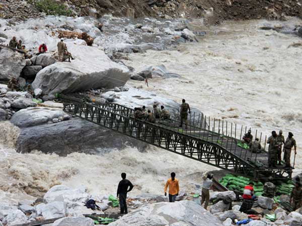 உத்தரகண்டில் வெள்ளம்: 6000 பேர் சிக்கித்தவிப்பு- 2 பேர் பலி