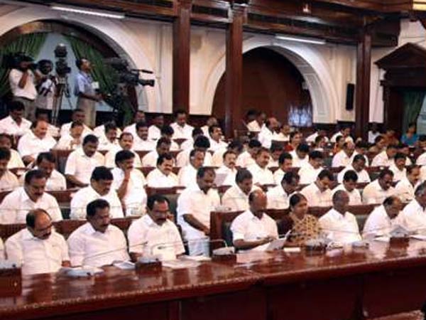 திமுகவினர் வெளியேற்றம்