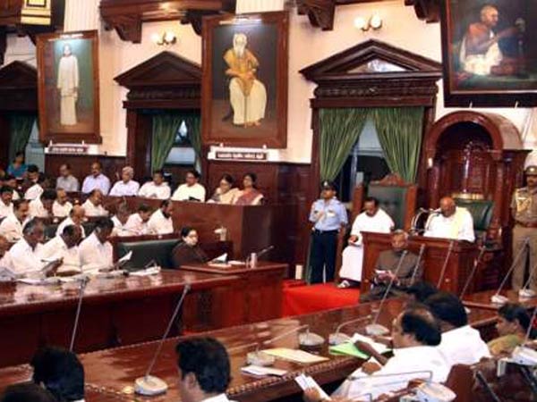 அமளியும் வெளியேற்றமும்
