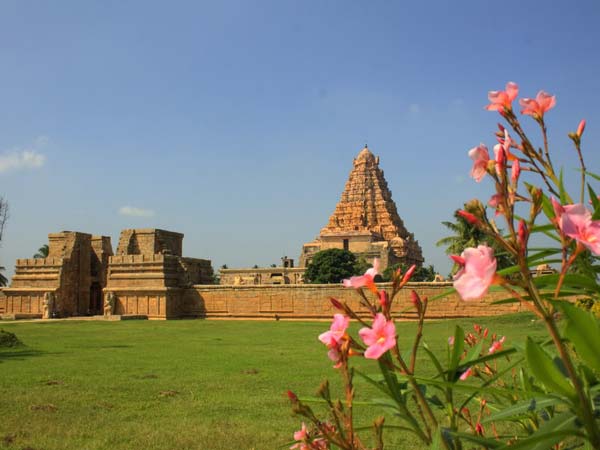 ராஜராஜனை விட வீரம் மிக்கவர்