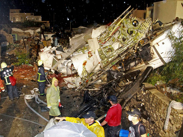 Taiwan Trans Asia Airways plane crash kills at least 51 Taiwan Trans Asia Airways plane crash kills at least 51