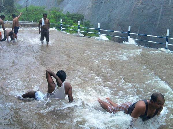 பழைய குற்றால அருவி