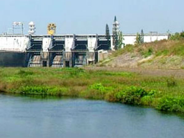 சுற்றுச்சுவரில் விரிசல்