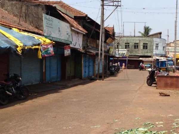 தடை உத்தரவு- தடியடி