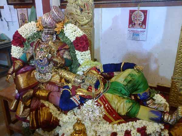 ஆண்டாள் மடியில் ரங்கமன்னார்