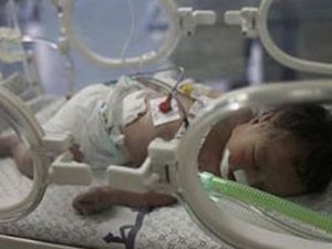 Baby born by emergency caesarean after mother dies in Gaza shelling Baby born by emergency caesarean after mother dies in Gaza shelling