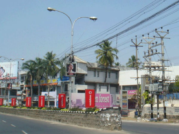 2 பேர் மீது மோதல்