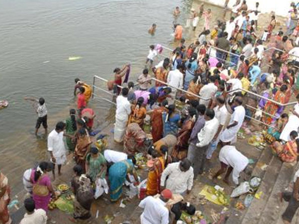 புதுமணத் தம்பதிகள்