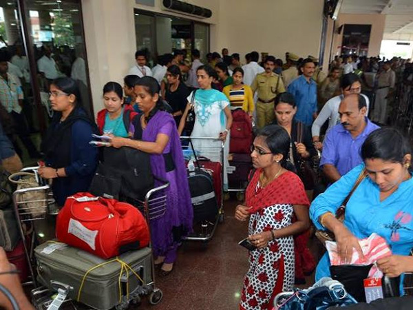 ,உள்நாட்டு போர்: லிபியாவில் தவித்த 44 கேரள நர்ஸுகள் கொச்சி வந்தனர்