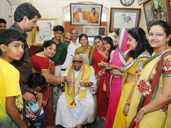 Karunanidhi tie with rakhi due to Raksha bandhan… Karunanidhi tie with rakhi due to Raksha bandhan…