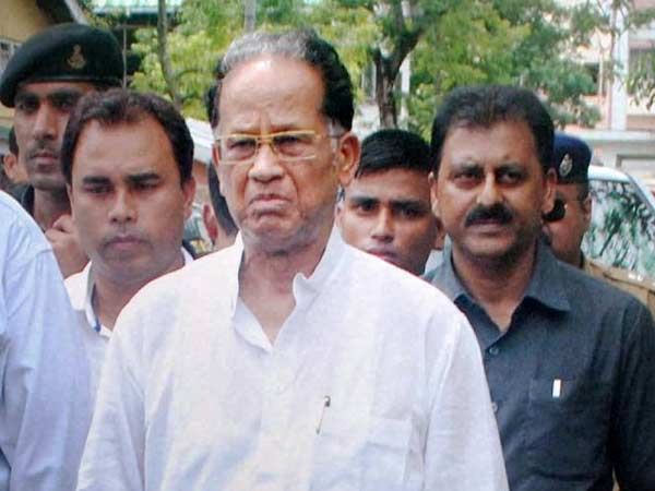 Tarun Gogoi's convoy attacked Tarun Gogoi's convoy attacked