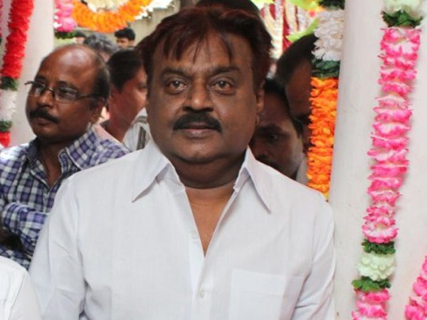 தனது கைகளால் வழங்கினார்