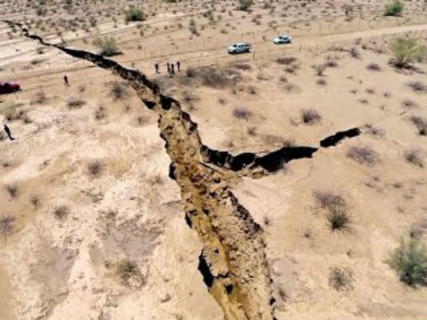 Massive crack in the Earth opens in Mexico Massive crack in the Earth opens in Mexico