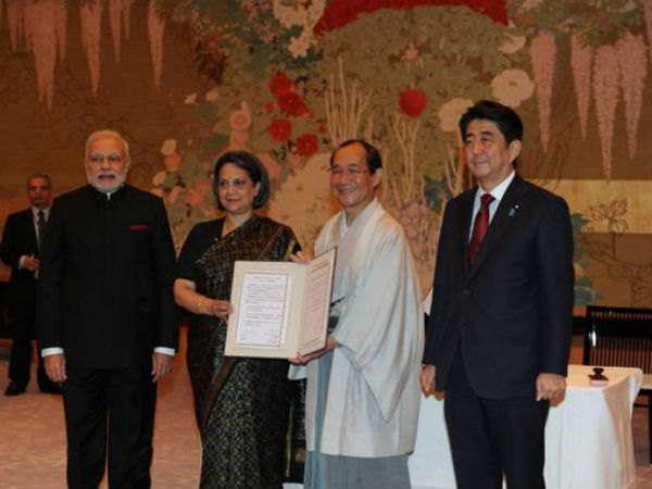 PM Narendra Modi meets Japanese PM Shinzo Abe PM Narendra Modi meets Japanese PM Shinzo Abe