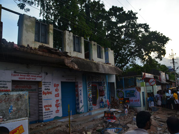 பஸ் நிலையம்