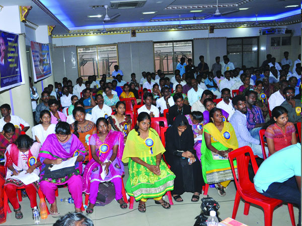 MDMK students wing oratorical competition Tiruchi student won Rs. 1 lakh price MDMK students wing oratorical competition Tiruchi student won Rs. 1 lakh price