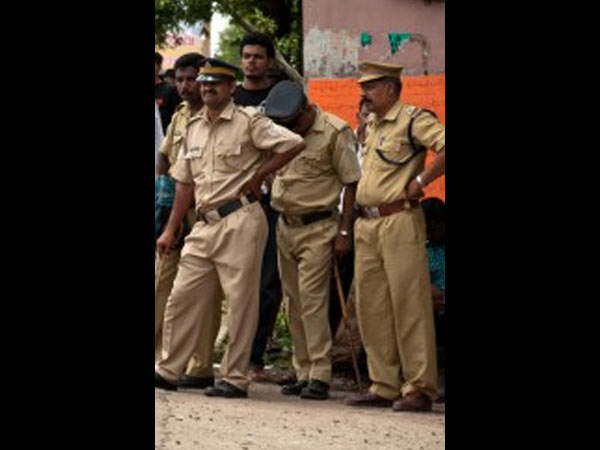 போலீஸ் பாதுகாப்பு