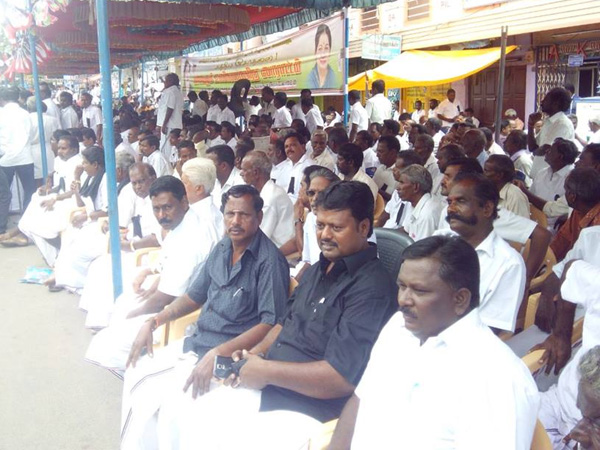 தர்மபுரியில் உண்ணாவிரதம்