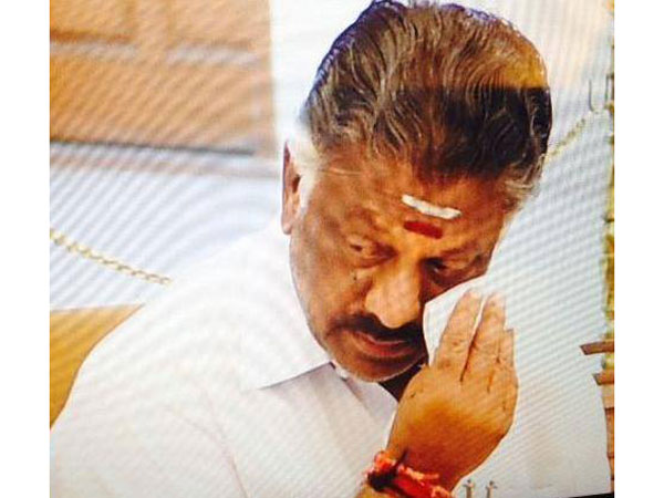 அமைச்சர்களாக பதவியேற்கும் போது மகிழ்ச்சியாகவும்