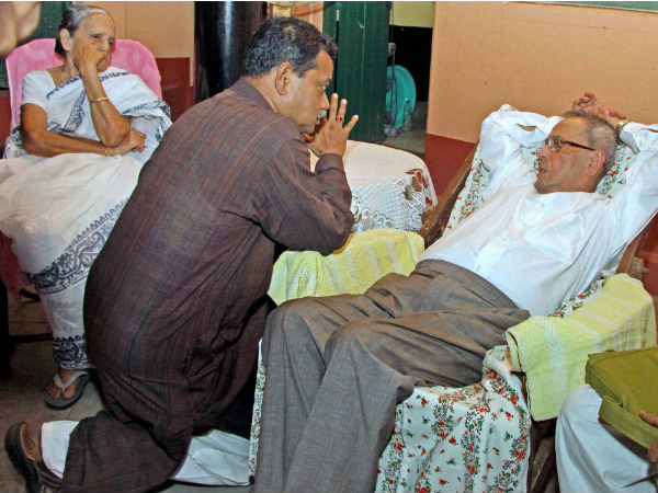 மகனுடன் முகர்ஜி