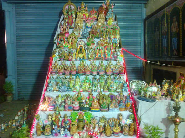 கொலு வைத்து கொண்டாட்டம்